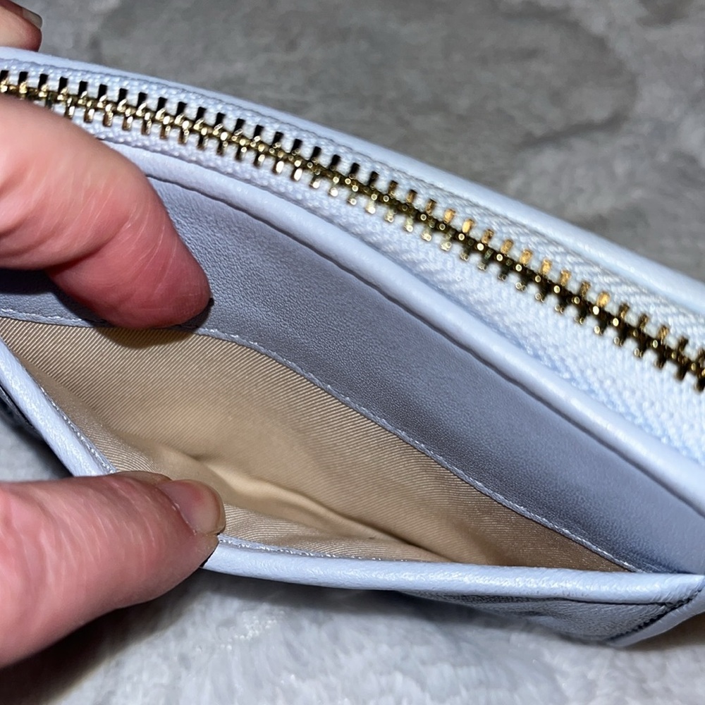 Tory Burch Light Blue Quilted Wallet EUC - Picture 4 of 11